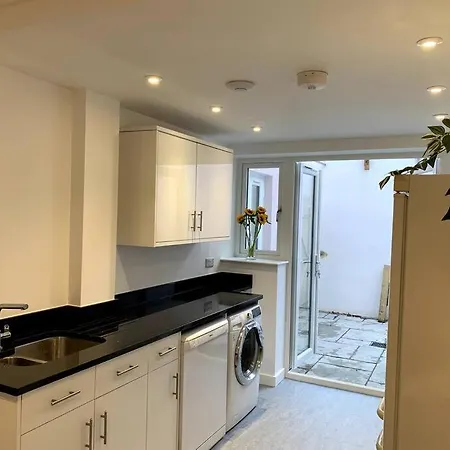 Newly Refurbished Uplyme Getaway Apartment Exterior photo