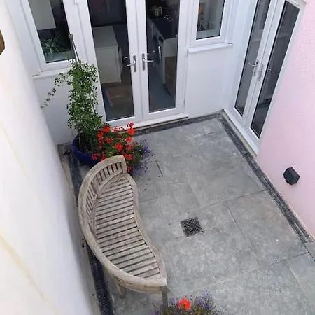 Newly Refurbished Uplyme Getaway Apartment Exterior photo