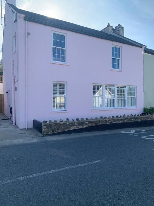 Newly Refurbished Getaway Apartment