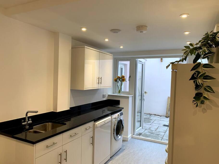 Newly Refurbished Getaway Apartment *